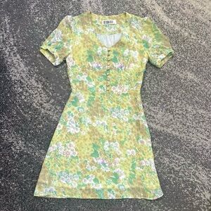 Reformation Inspired Floral Print V-Neck Short Sleeve Fit and Flare Dress - S